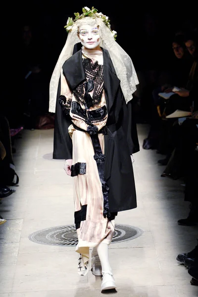 Look 18